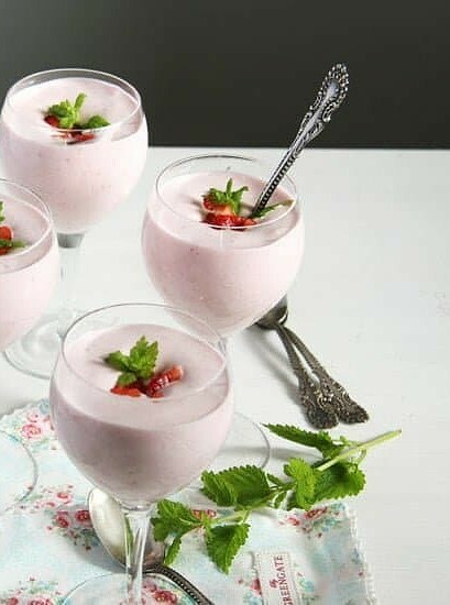 Romanian Strawberry Foam