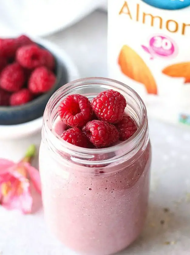 Raspberry Banana Oat Breakfast Smoothie