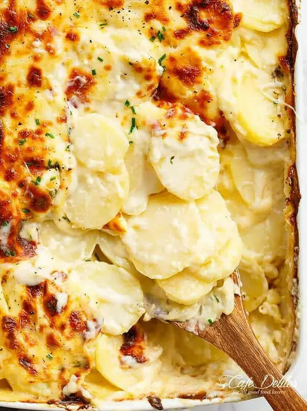 Garlic Parmesan Scalloped Potatoes