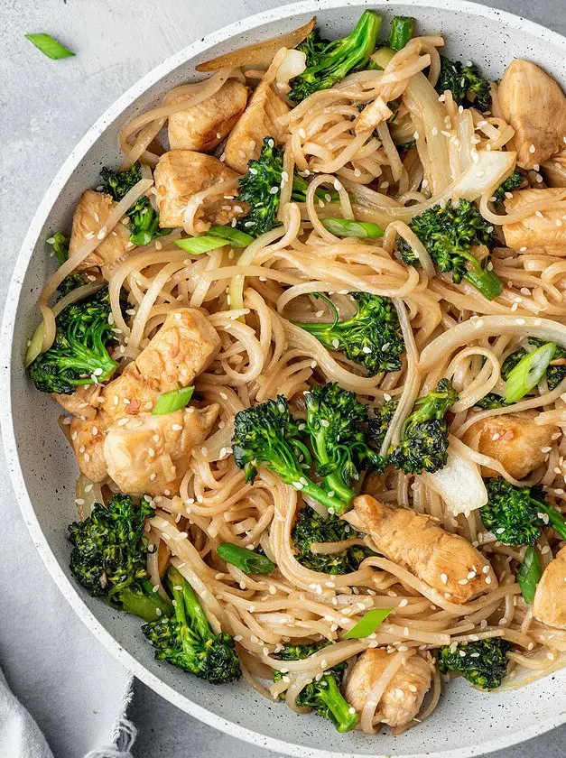 Chicken Broccoli Stir Fry Noodles