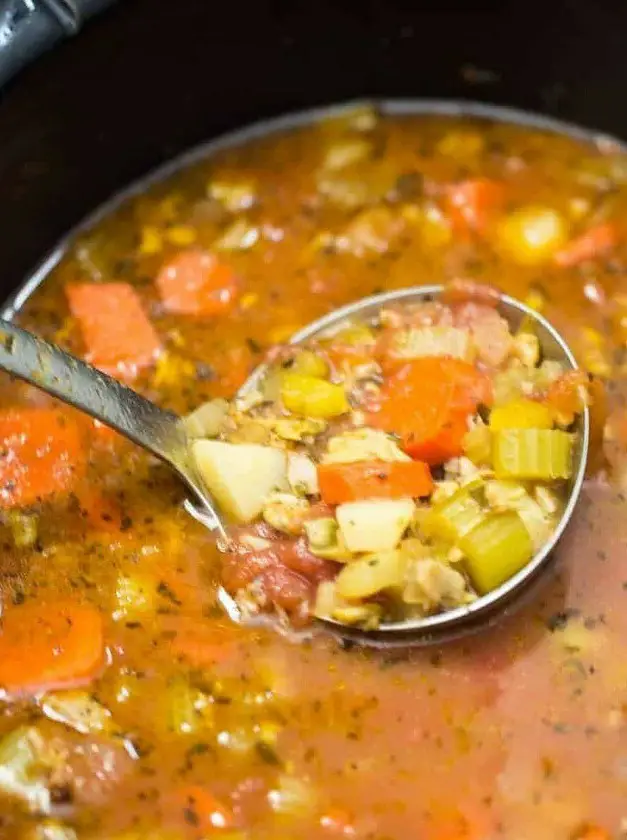 Easy Slow Cooker Manhattan Clam Chowder