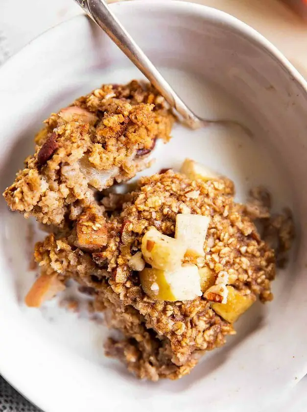 Cinnamon Apple Baked Oatmeal