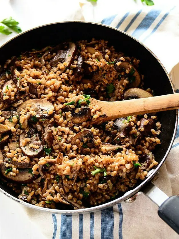 Garlicky Farro with Sautéed Mushrooms