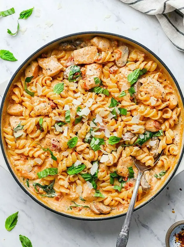 Creamy Chicken and Mushroom Pasta