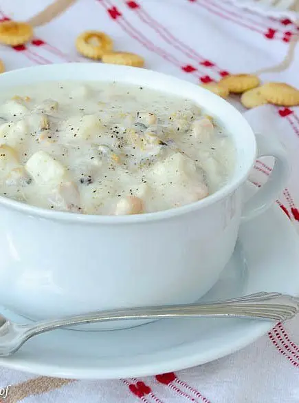 Easy Crockpot Clam Chowder