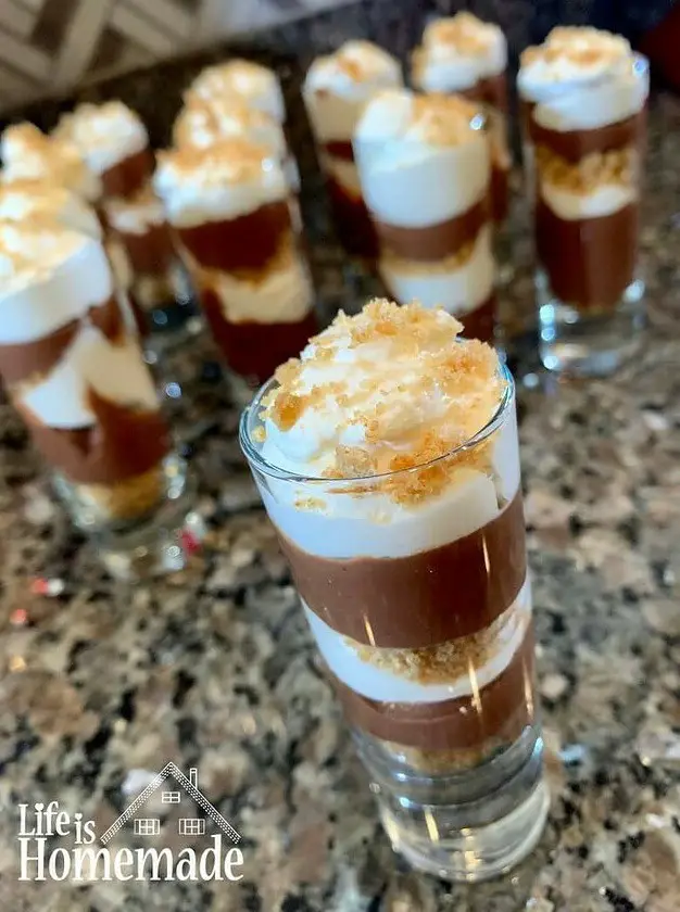 Chocolate Pudding Pie Shooters