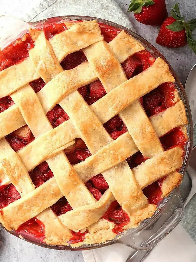 Vegan Strawberry Rhubarb Pie