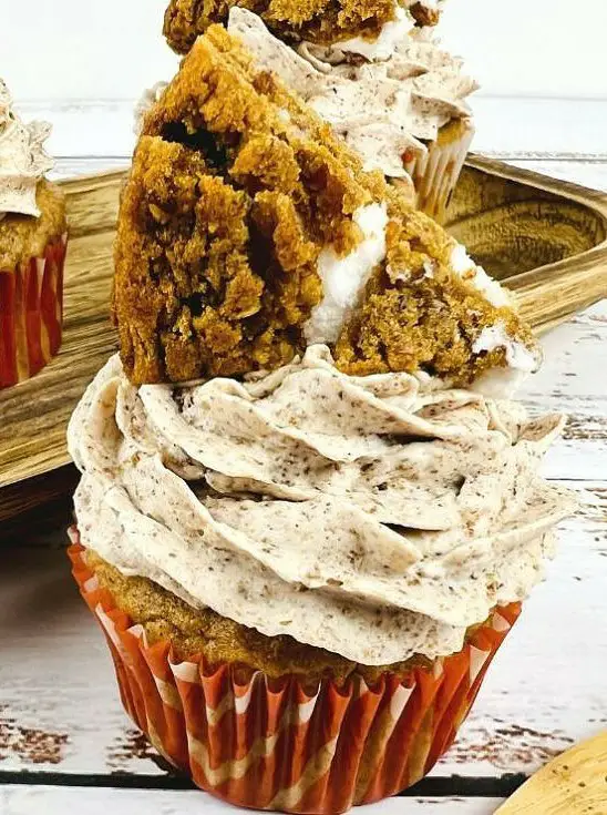 Oatmeal Cream Pie Cupcakes