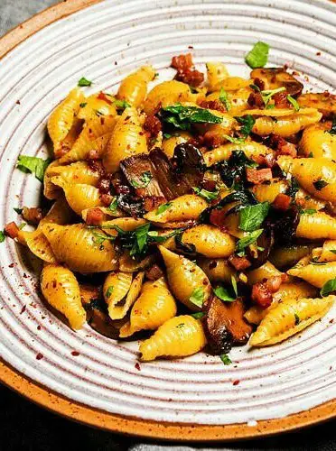 Pasta with Mushrooms and Prosciutto