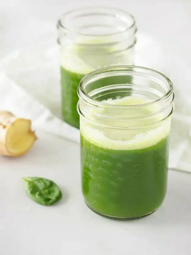 Pineapple Spinach Juice with Ginger