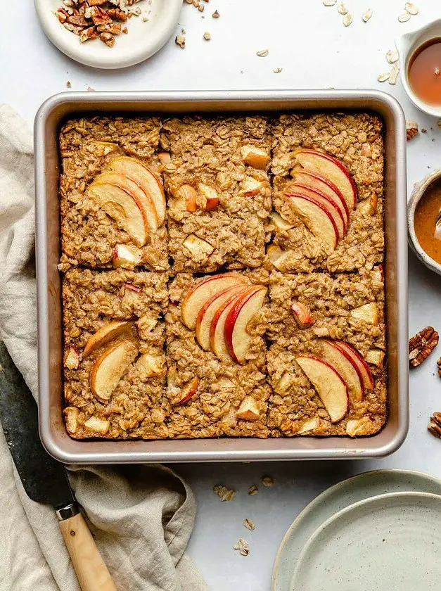 Healthy Apple Cinnamon Baked Oatmeal