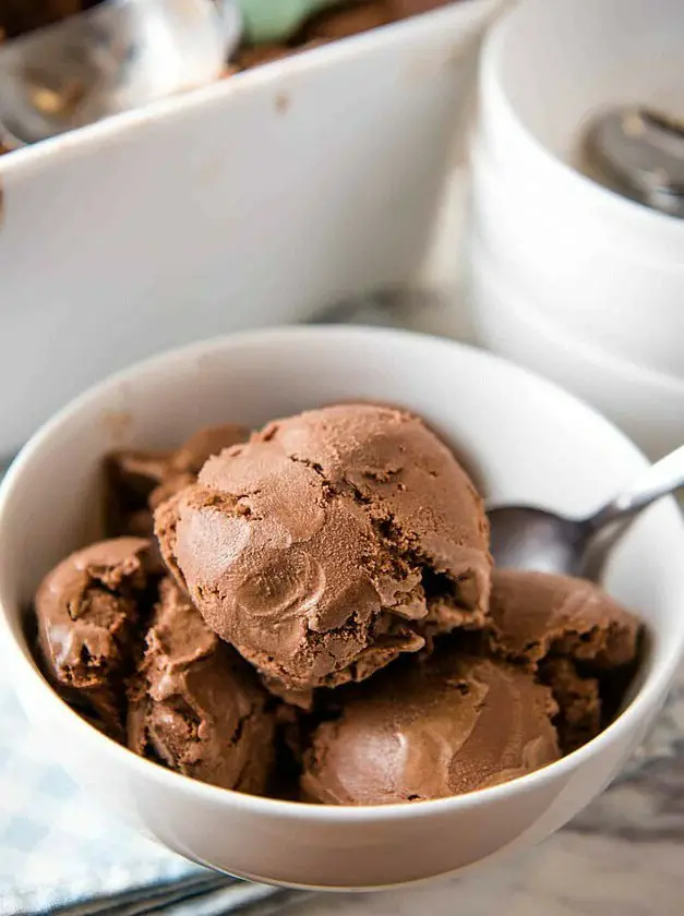 Old-Fashioned Homemade Chocolate Ice Cream