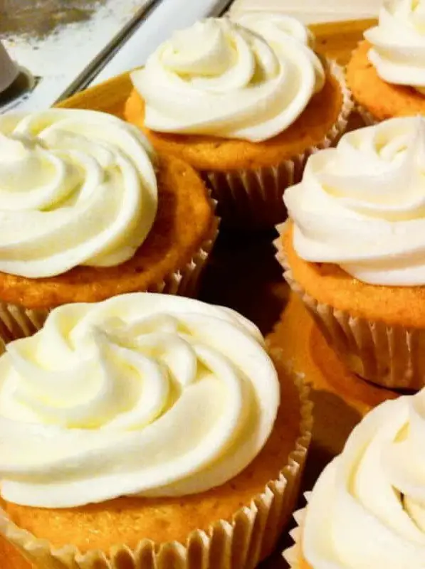 Simple Mango Cupcakes