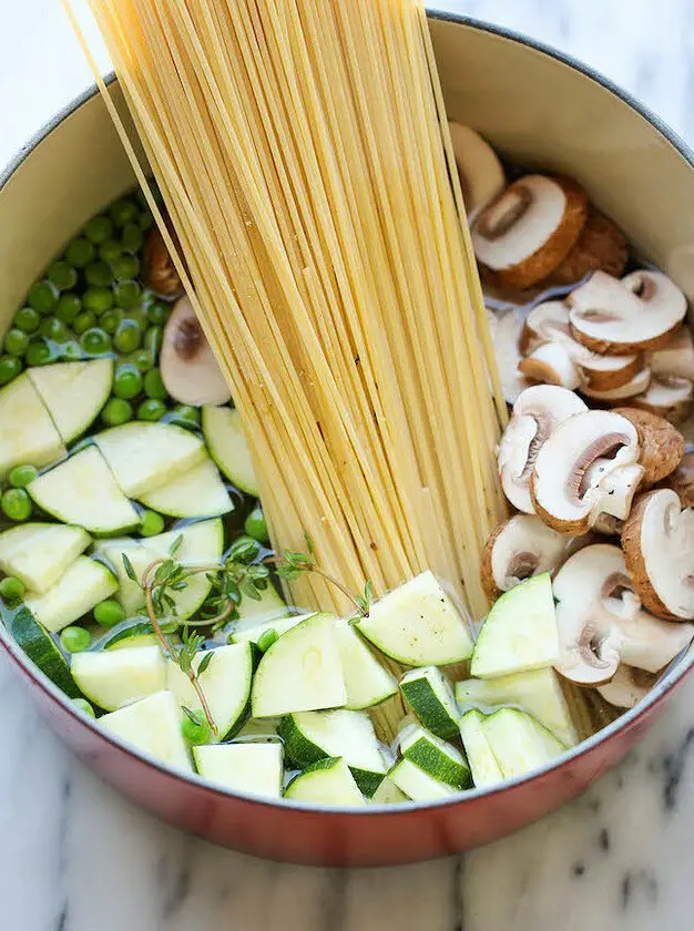 One Pot Zucchini Mushroom Pasta