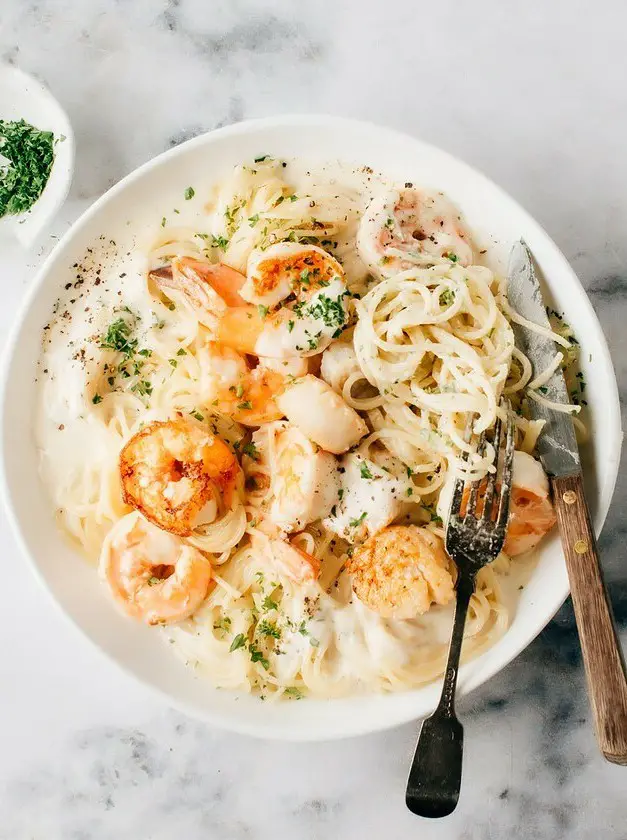 Easy Seafood Pasta with Garlic Cream Sauce