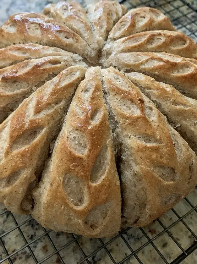 Pretty Whole Wheat Oatmeal Honey Bread