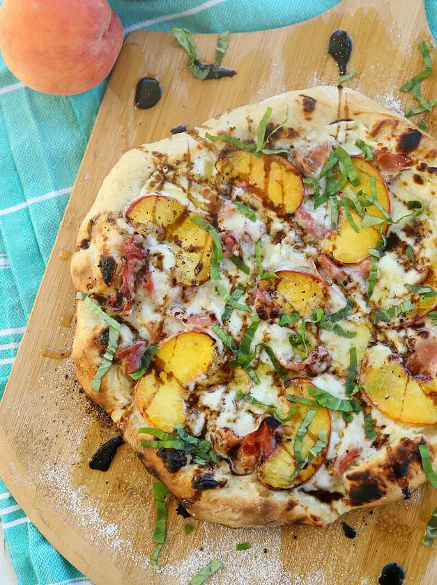 Fresh Peach and Prosciutto Pizza