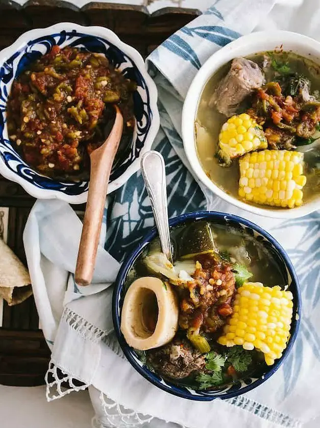 Caldo de Colita de Res