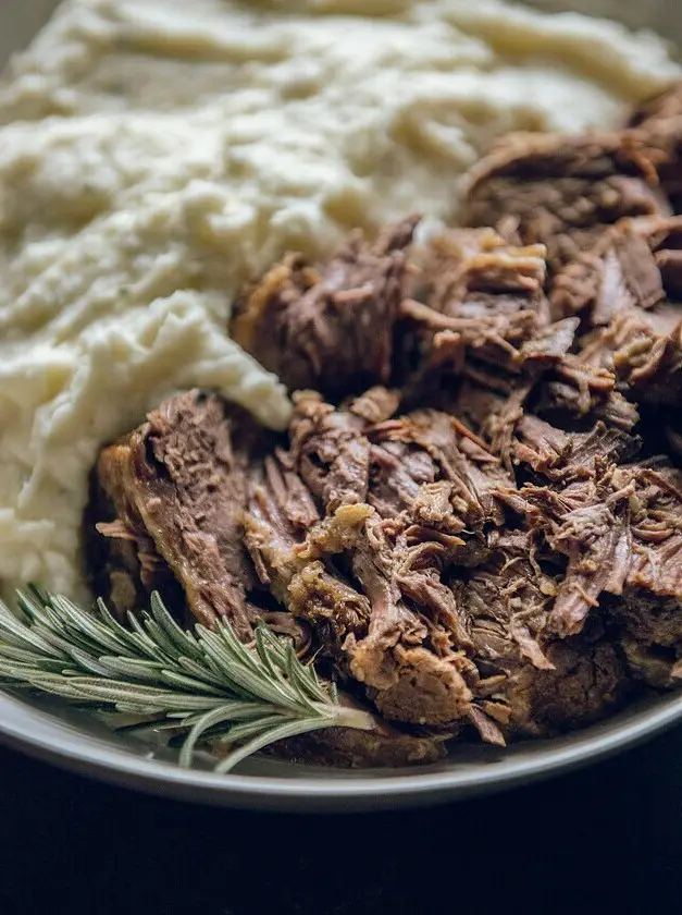 Slow Cooker Rosemary Garlic Crusted Roast Beef