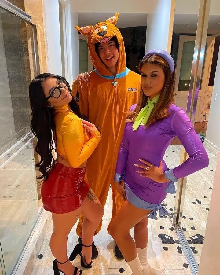 VELMA, DAPHNE, AND SCOOBY