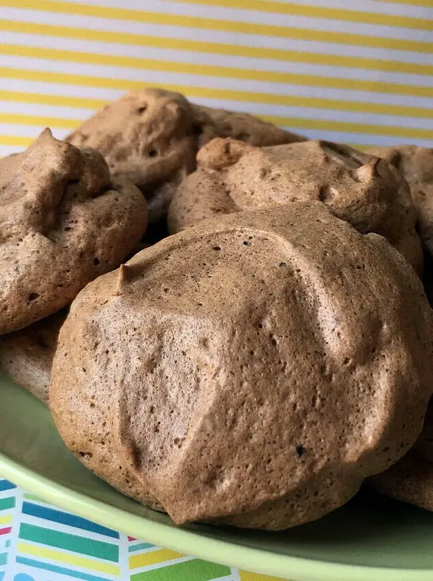 Keto Chocolate Meringue Cookies