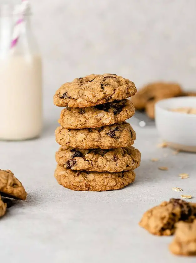 Vegan Oatmeal Raisin Cookies