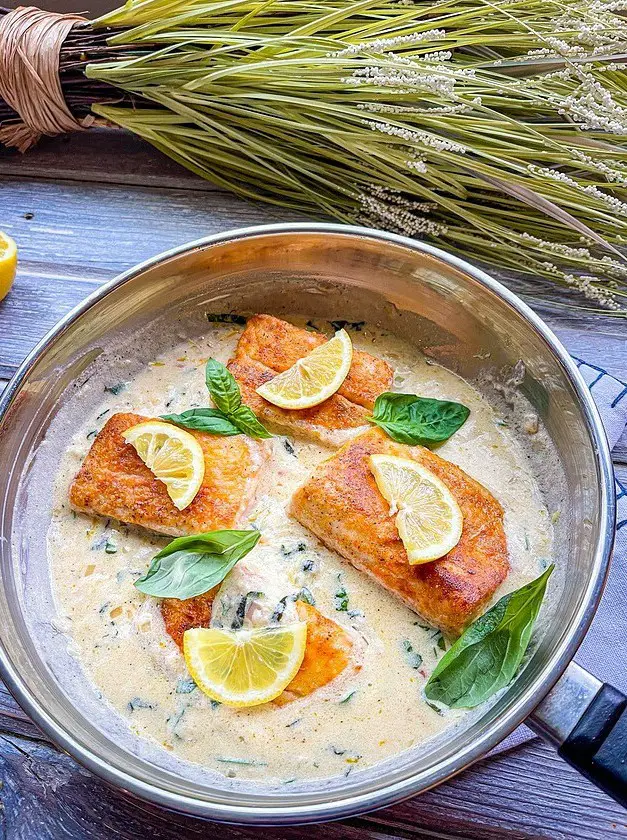 Pan Seared Mahi Mahi in Garlic Mascarpone Sauce