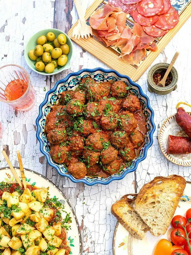 Spanish Meatballs (Albondigas)