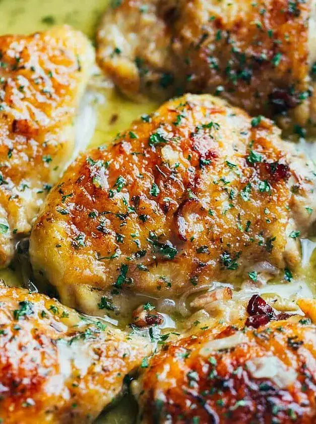 Skillet Chicken with Bacon and White Wine Sauce