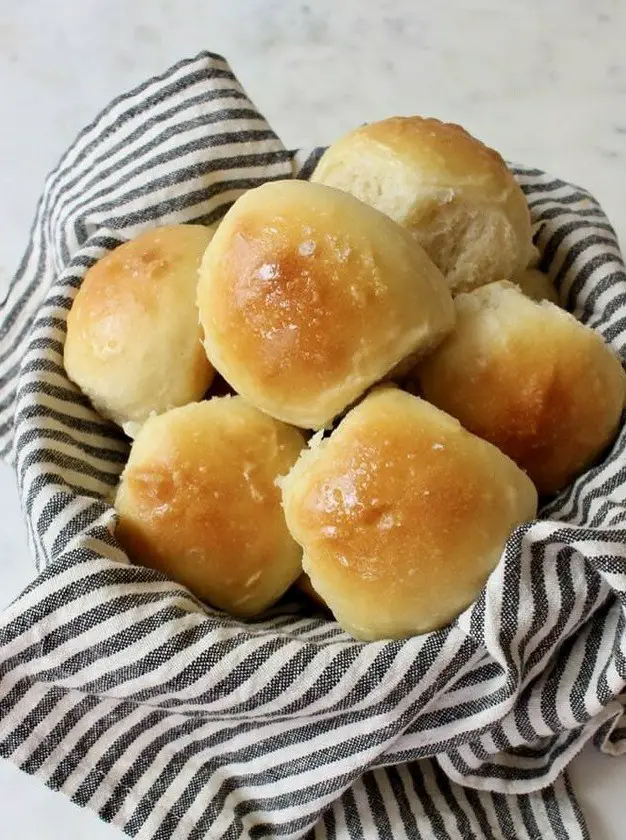 Vegan Dinner Rolls