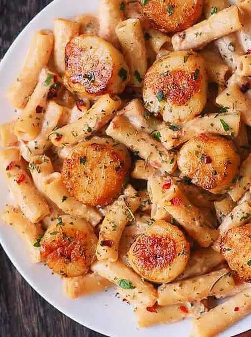 Creamy Mozzarella Scallop Pasta