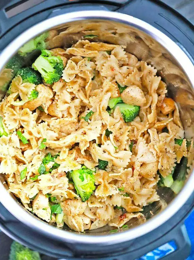 Instant Pot Chicken Broccoli Pasta