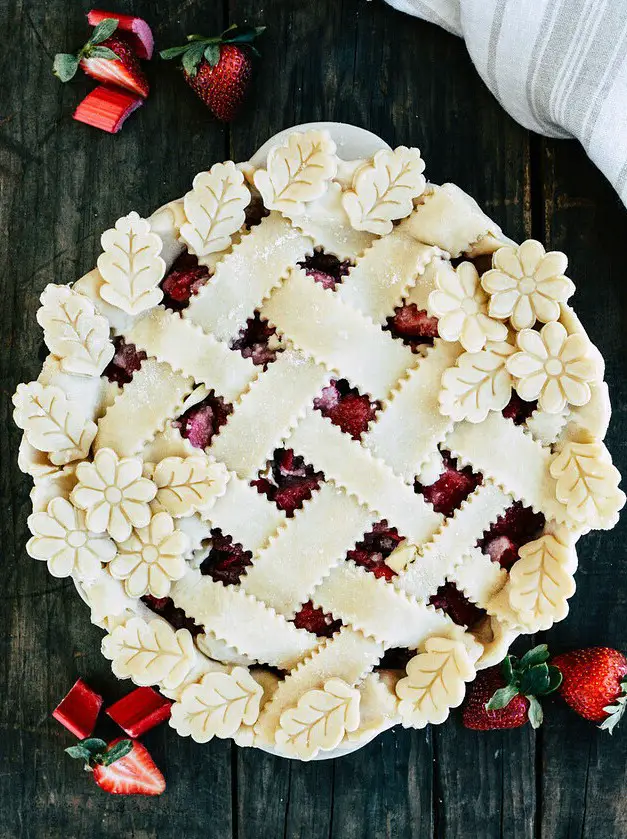 Classic Strawberry Rhubarb Pie