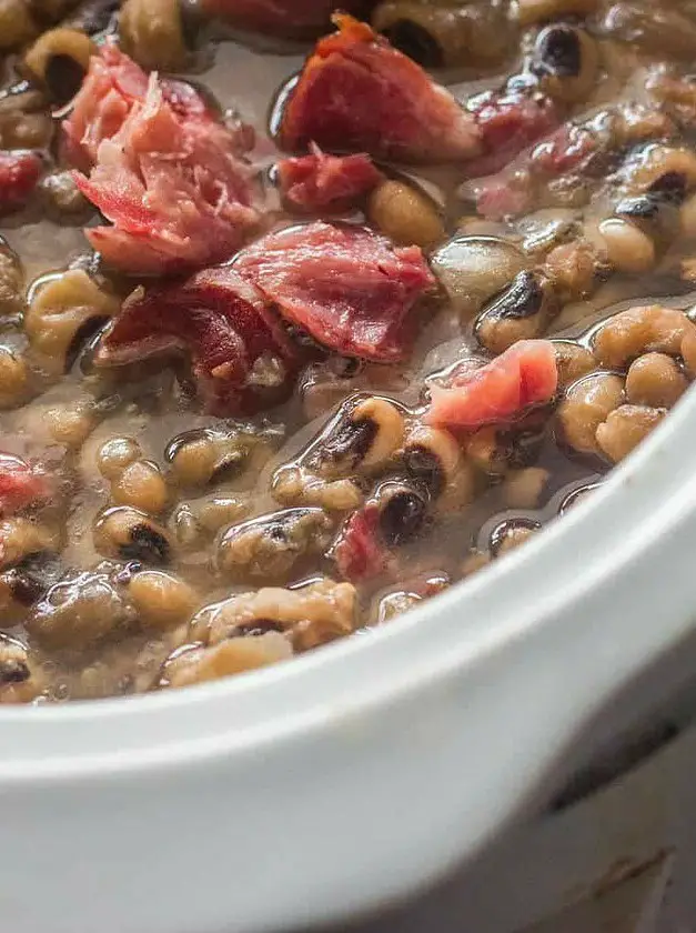 Slow-Cooker Southern-Style Blackeye Peas