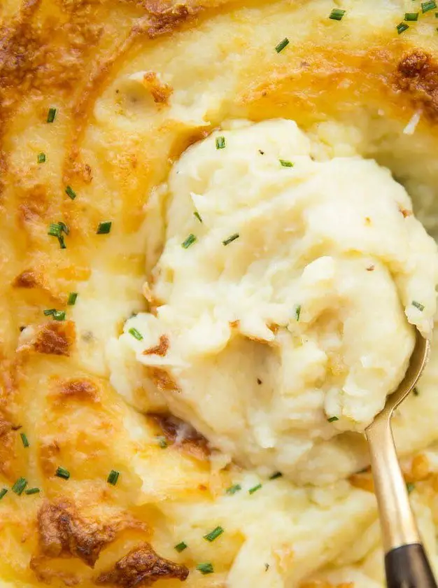 Cheesy Roasted Garlic Mashed Potato