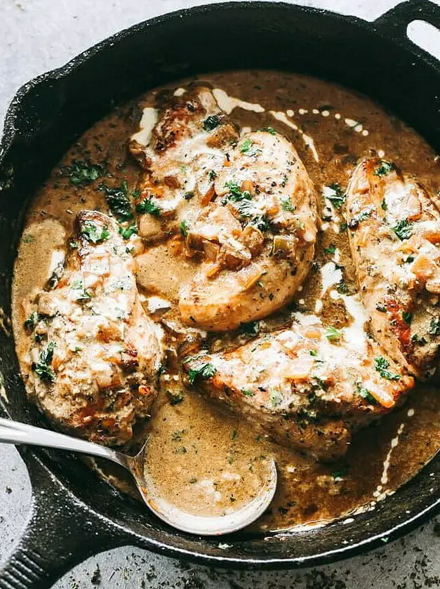 Skillet Chicken in White Wine Sauce