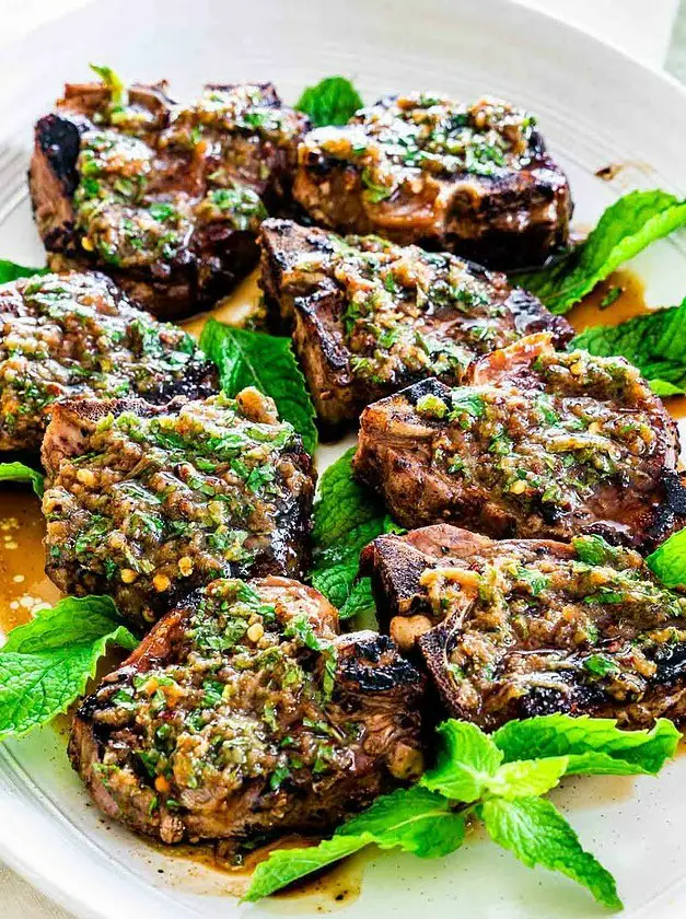 Lamb Chops with Garlic Mint Sauce