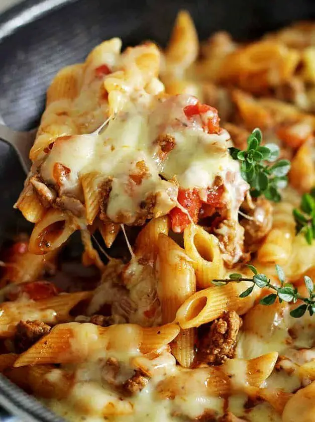 Cheesy One Pan Mince Pasta