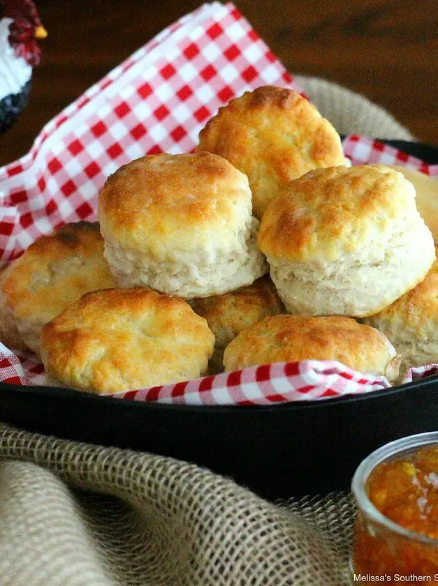 Fluffy Southern Buttermilk Biscuits