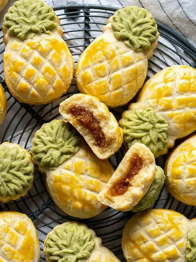 Pineapple-Shaped Tart Cookies