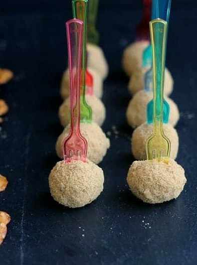 Cinnamon Cheesecake Mini Cheese Balls