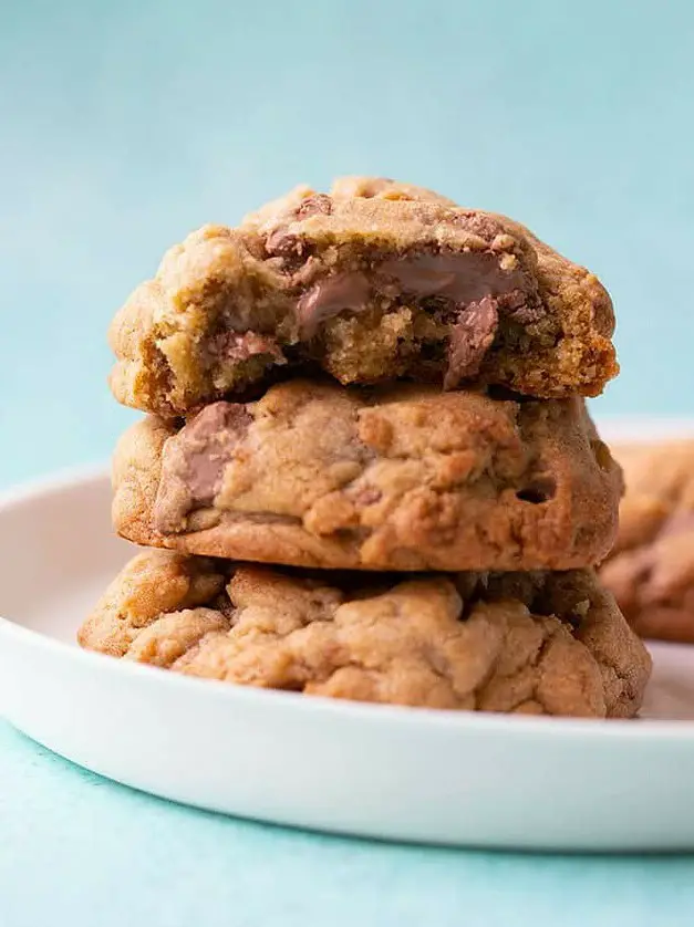 Levain Bakery Chocolate Chip Cookies