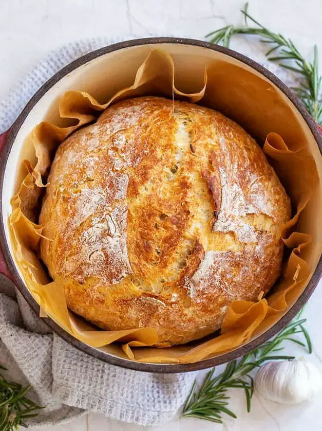 Dutch Oven Garlic Rosemary Bread