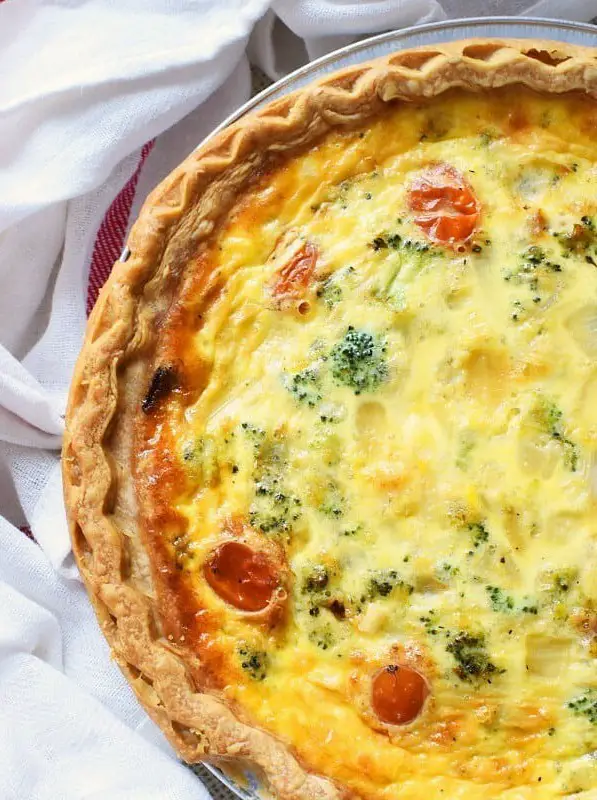 Broccoli Quiche with Tomato & Cheddar Cheese