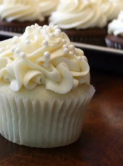 White Wedding Cake Cupcakes