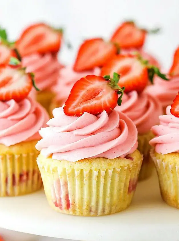 Fresh Strawberry Cupcakes