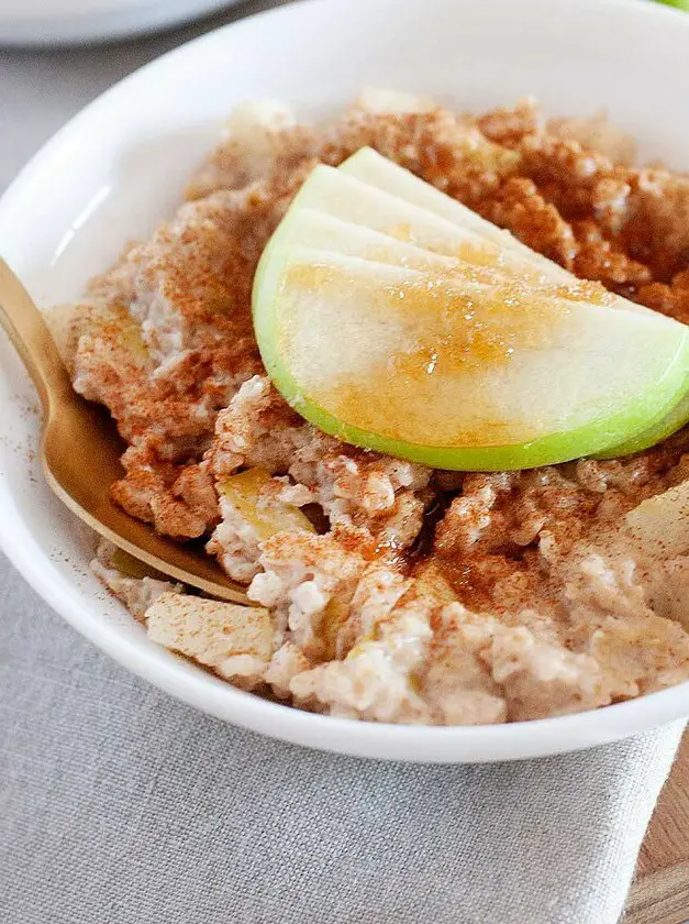 Overnight Crockpot Oatmeal with Apples & Cinnamon