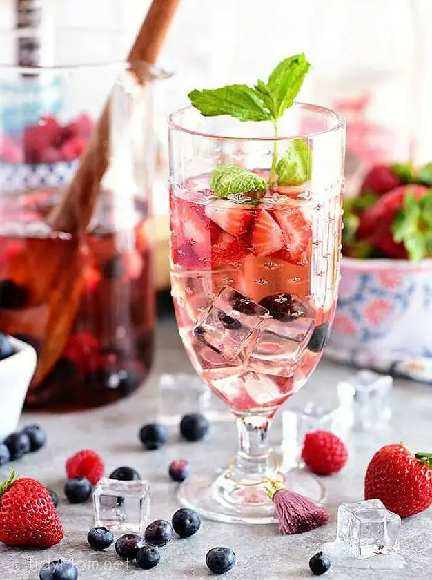 Rosé Summer Sangria with Berries